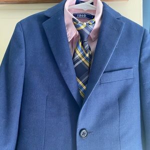 Very nice navy Ralph Lauren suit and included pink izod shirt. Size 8 boys.